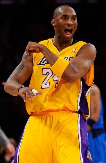 某助理裁判 某助理裁判