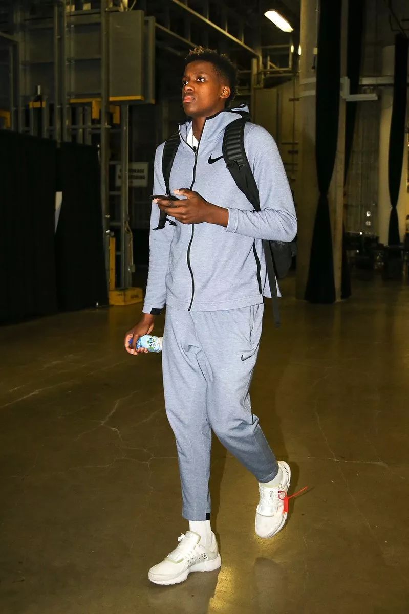 首轮劣势的 首轮劣势的