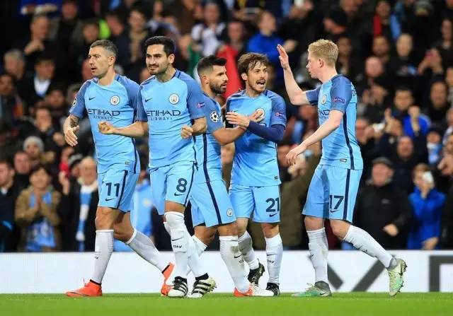 拉姆的身后 拉姆的身后